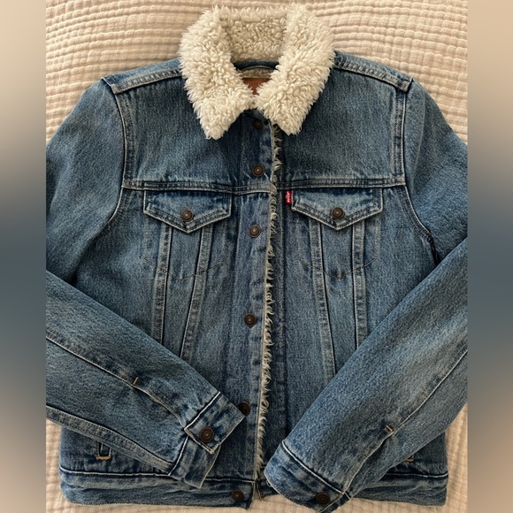 Levi’s Sherpa Trucker Jean Jacket - Picture 2 of 4